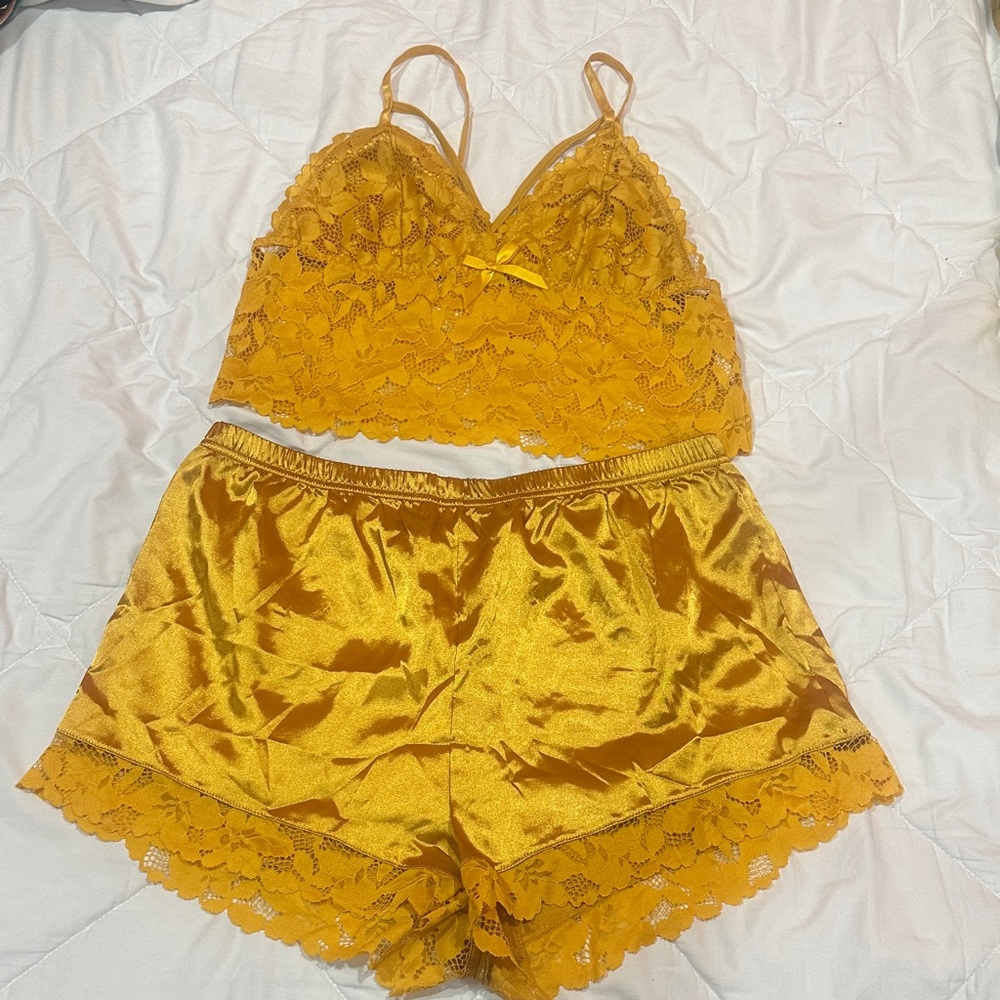 NEW Lace Trim Satin Sleepwear Set in Mustard size XL - Picture 4 of 6